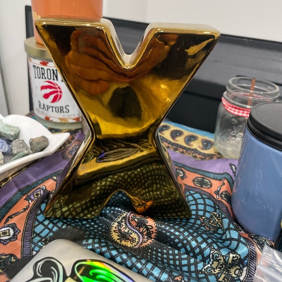 Gold “X” decor - Picture 1 of 3